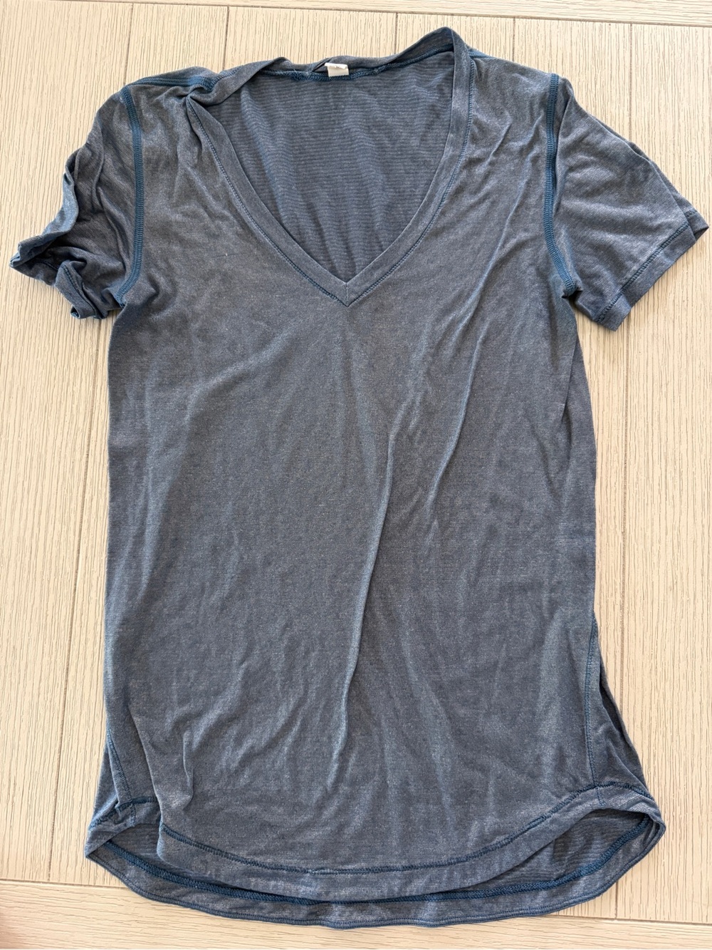 lululemon athletica Women's Slate Blue V-Neck Short Sleeve Tee